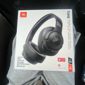 JBL Black Wireless Over-Ear Headphones - Tune 770NC
